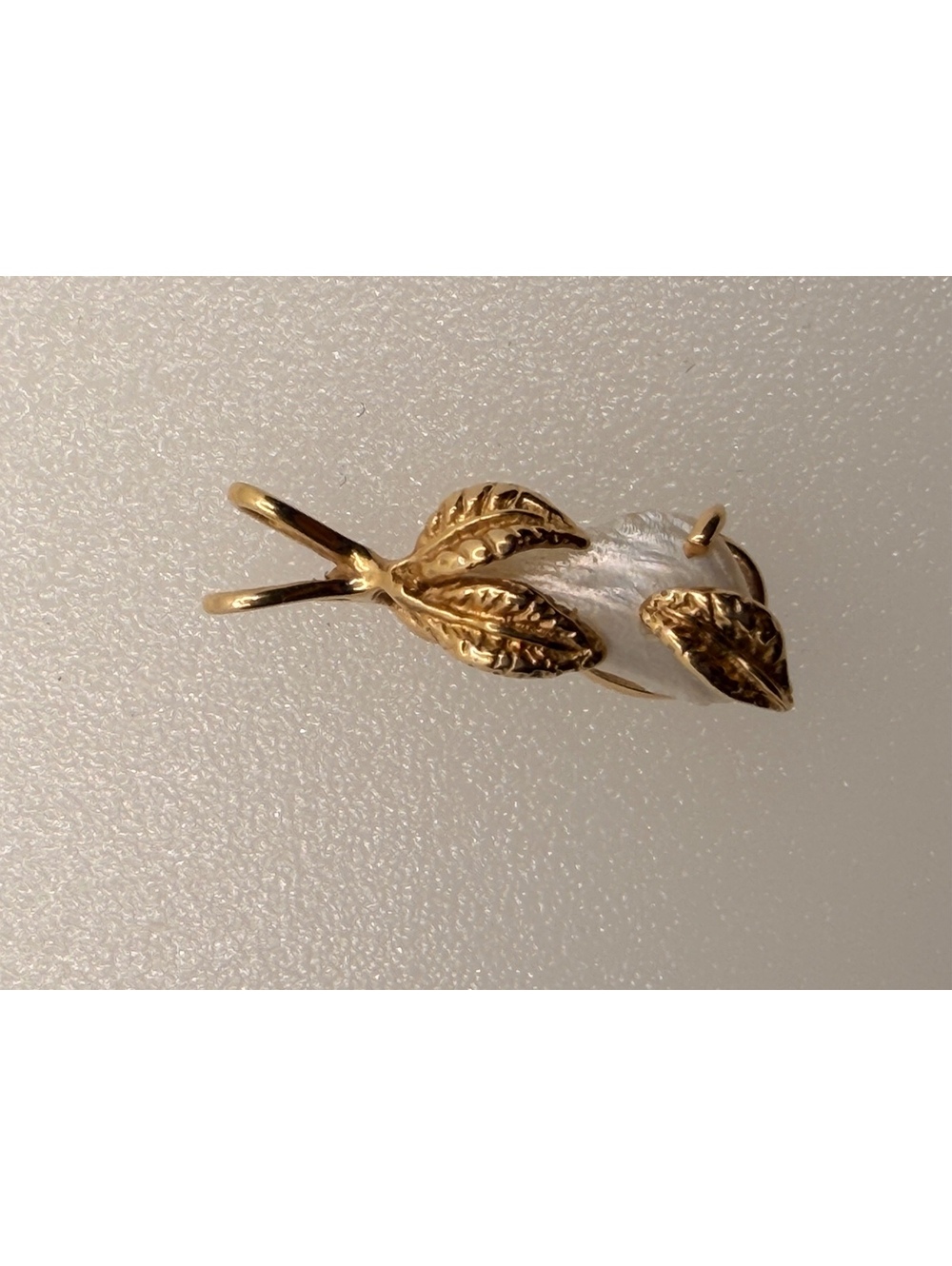14 k Gold tone abstract leaf brooch